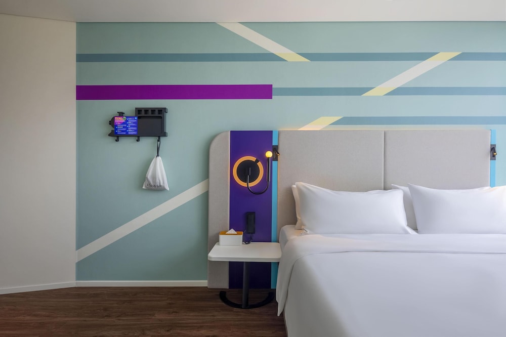 ROOM, KING BED, ACCESSIBLE