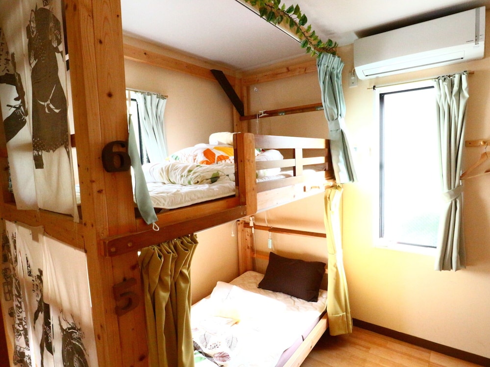 MIXED DORM, BASIC