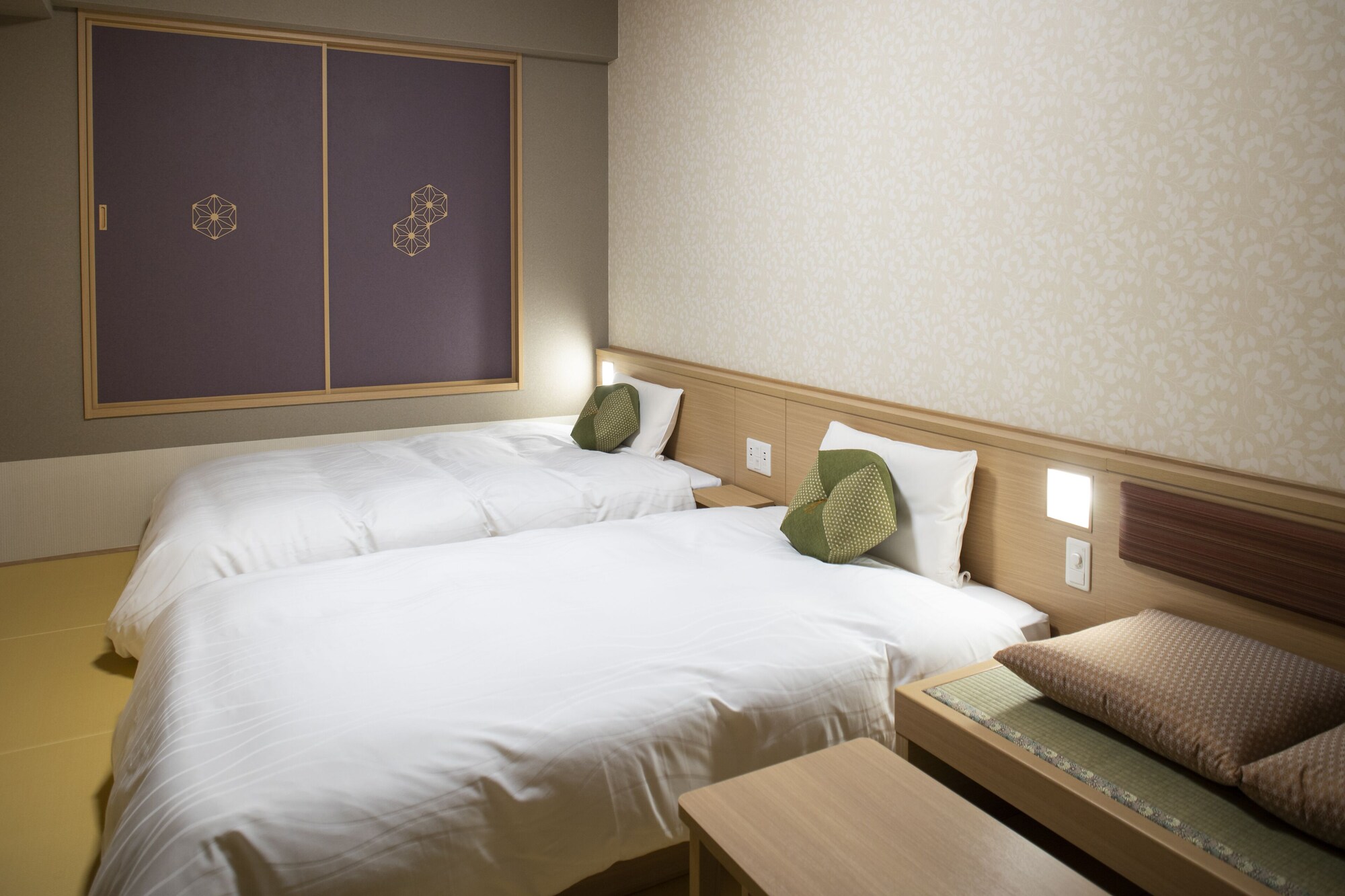 ROOM, TWIN BEDS, NO VIEW