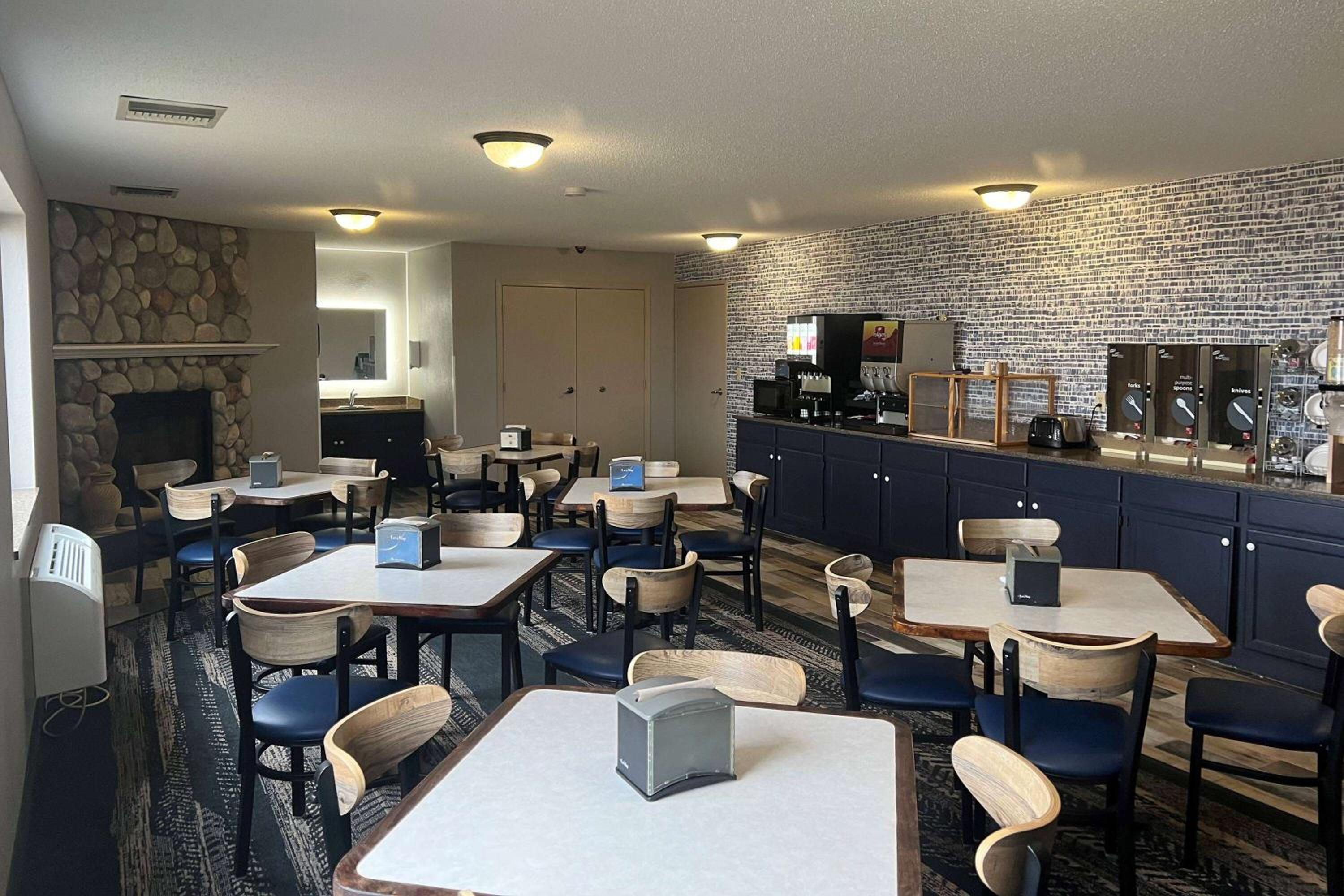 AmericInn by Wyndham Viroqua 8/15