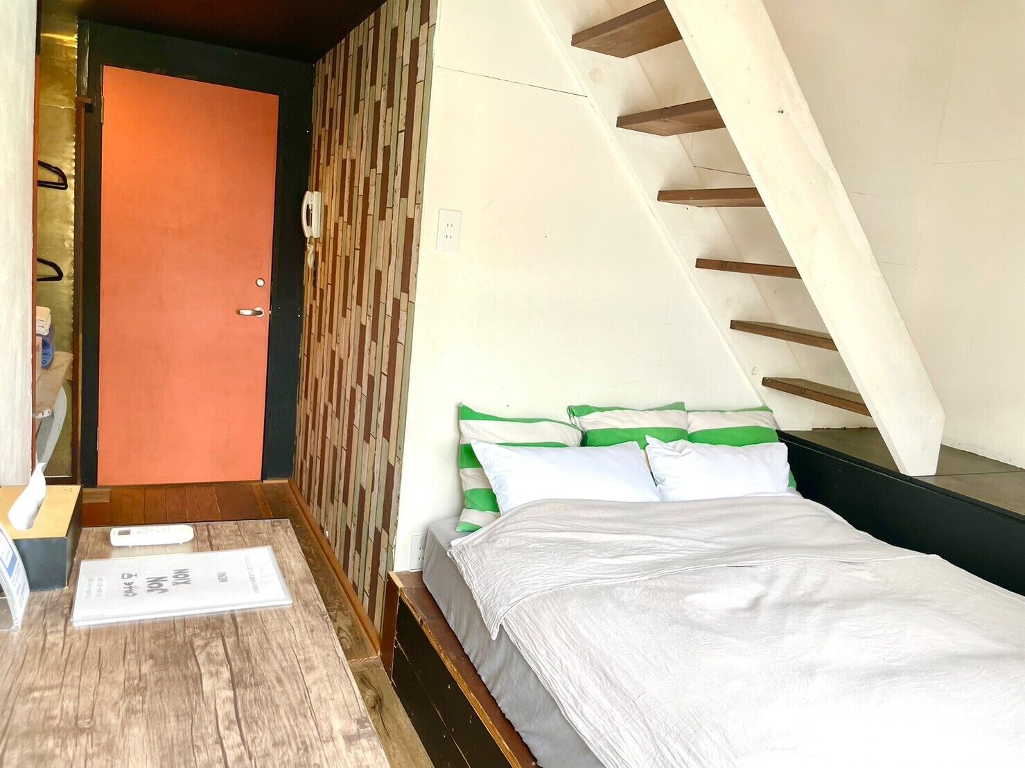 Comfort, 2 Futon Beds, Queen Bed