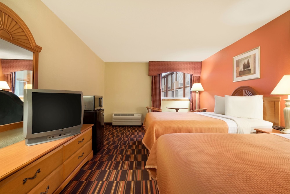 Travelodge By Wyndham Sturgis 8/17