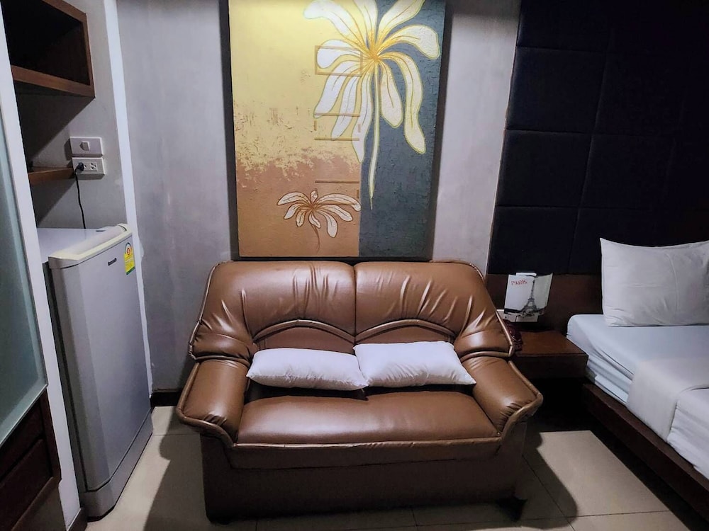 Collection O The Bangkok Cha Cha Suite 49/56