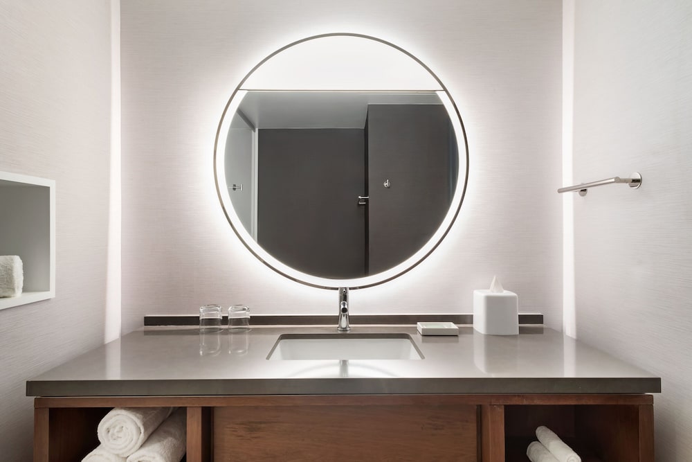 Courtyard by Marriott Marina del Rey 34/35
