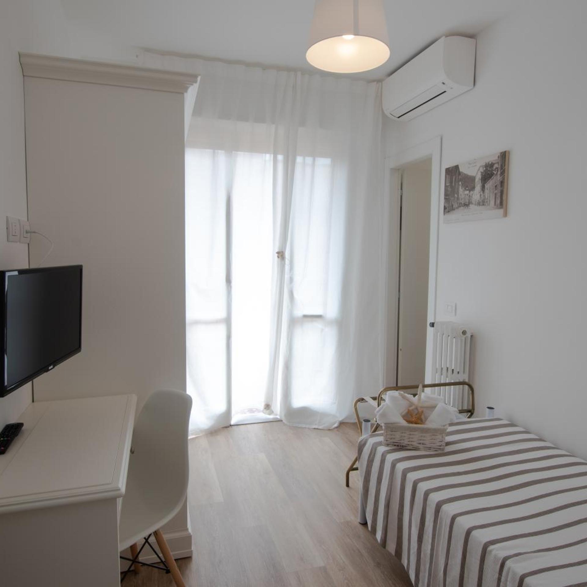 Room, Single, Lateral Side Sea View, Balcony