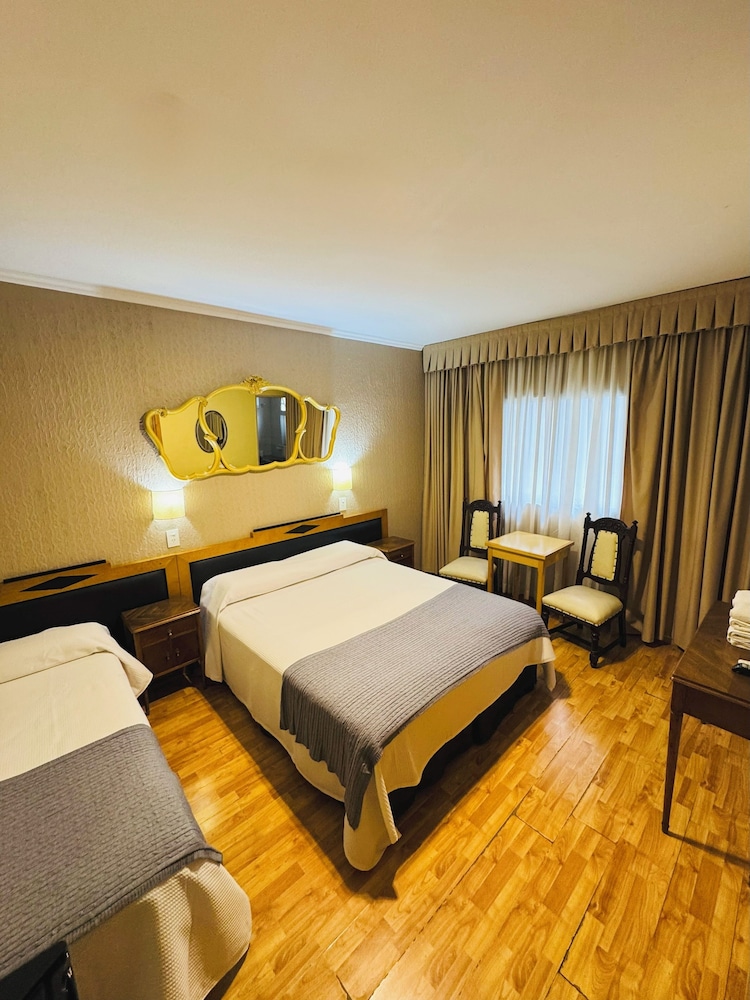 ROOM, TRIPLE