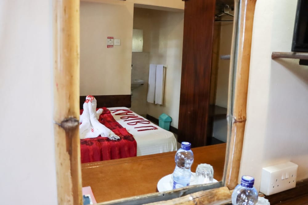 Darajani Hotel Ltd 19/50