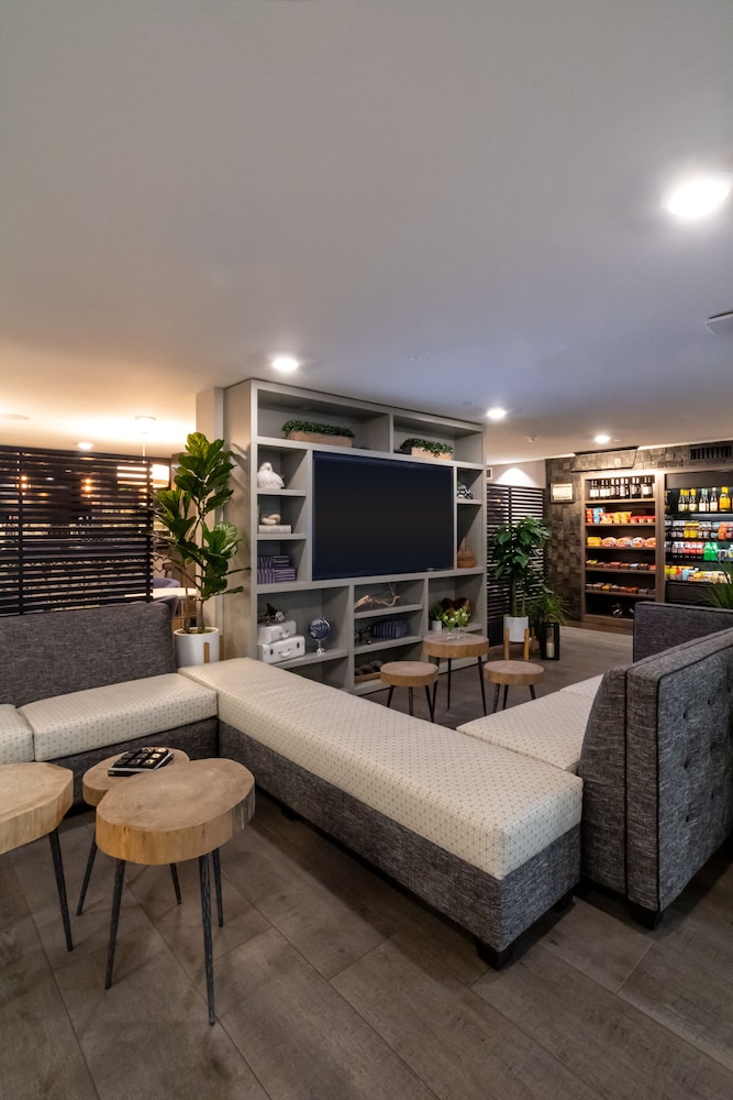 Oxford Suites Portland - Jantzen Beach 27/53
