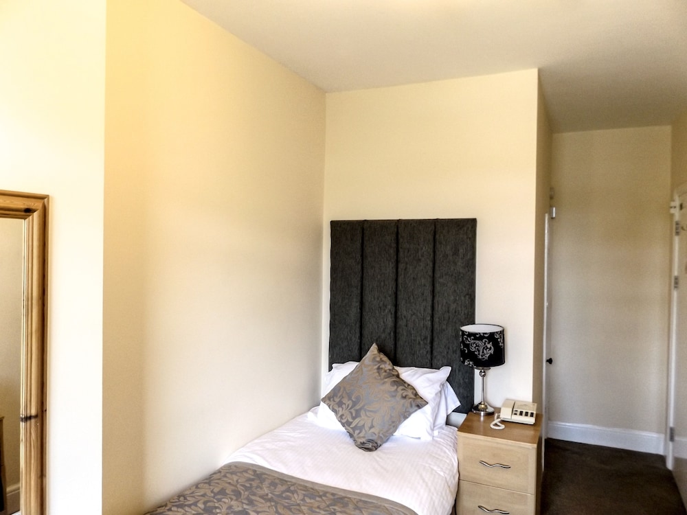 Membly Hall Hotel 4/35