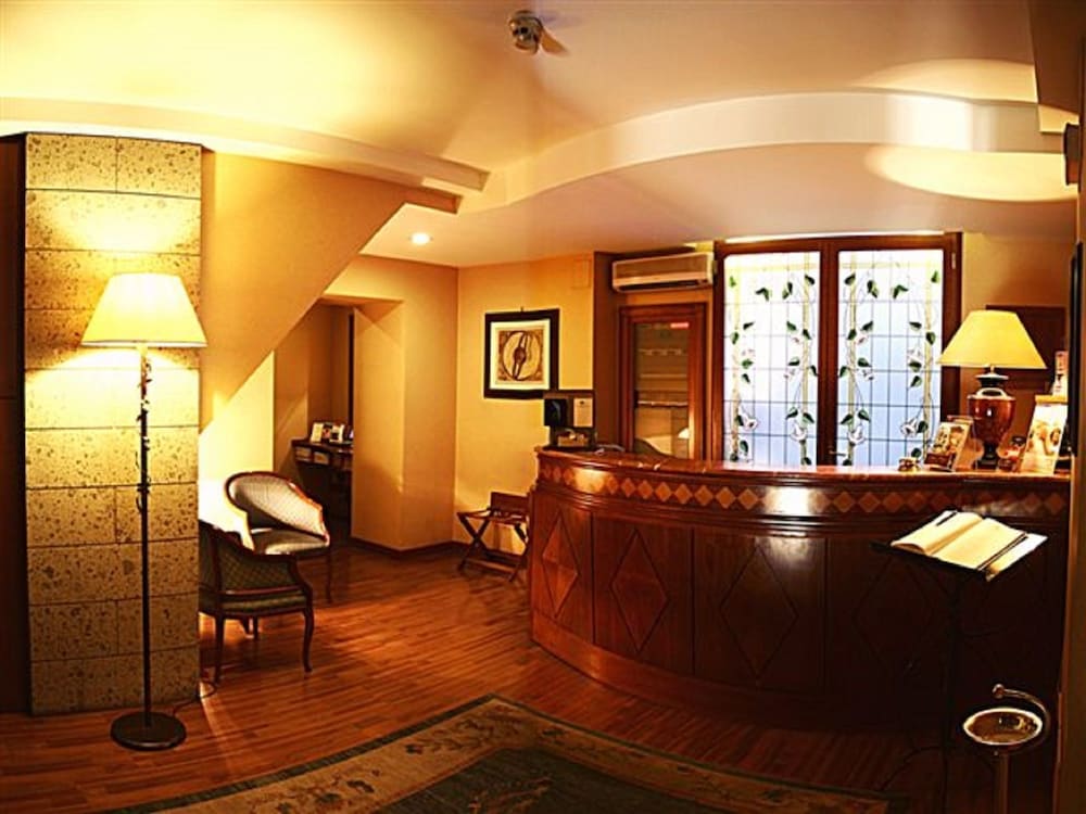 Massimo Plaza Hotel 37/47