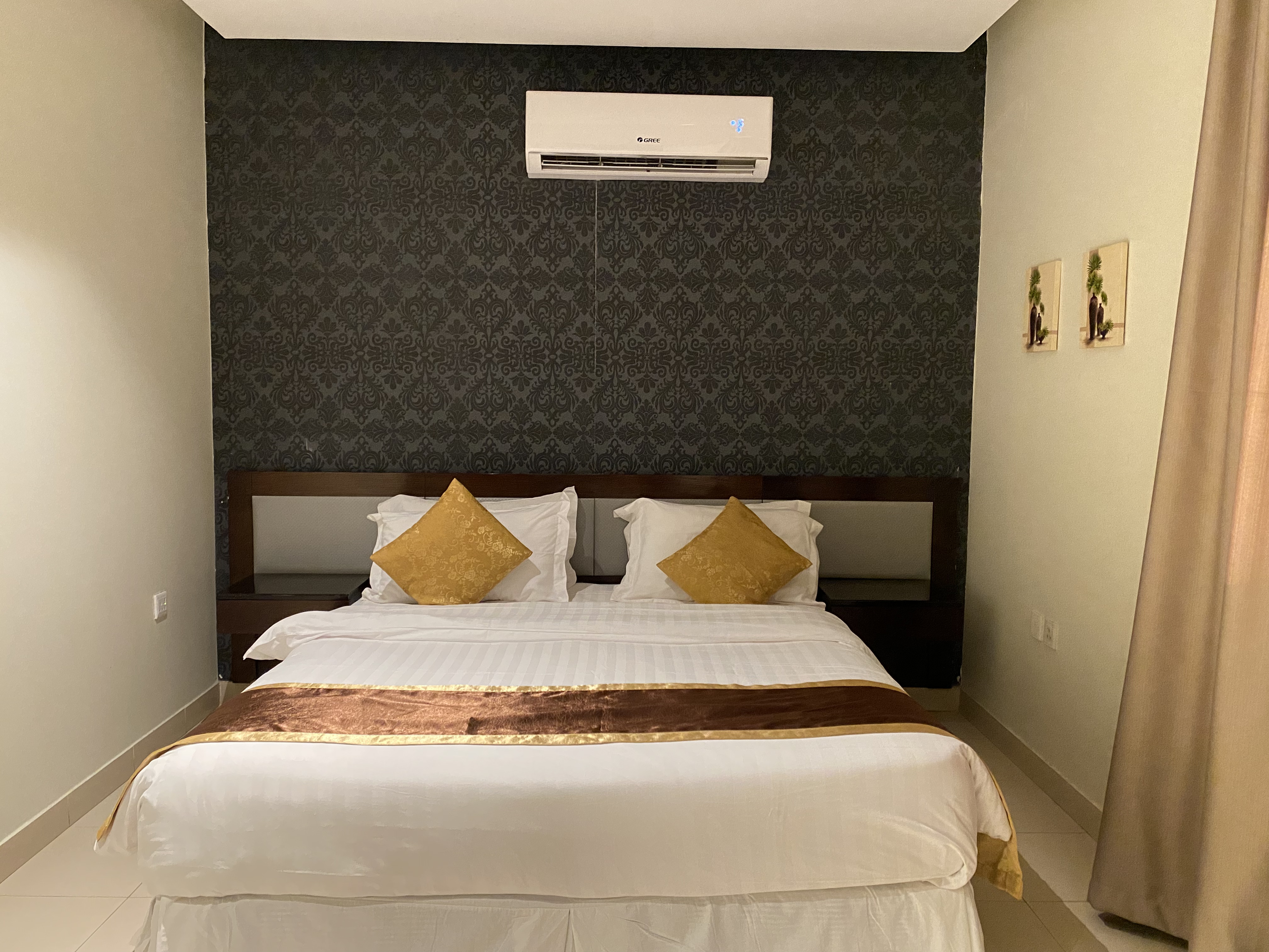 Room at Triple Tree Hotel, AL AHSA