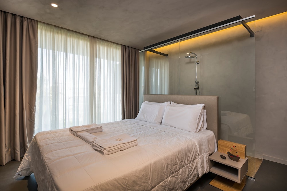 Ikaros Hotel 7/47