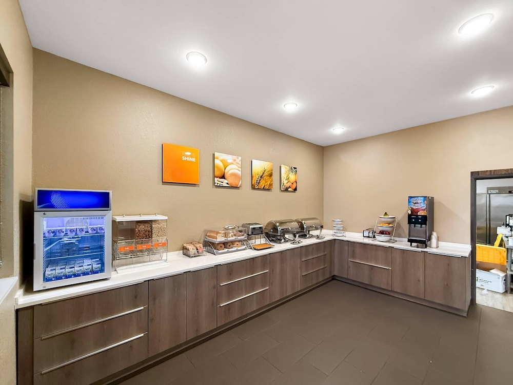 Comfort Inn and Suites Munising - Lakefront 7/49
