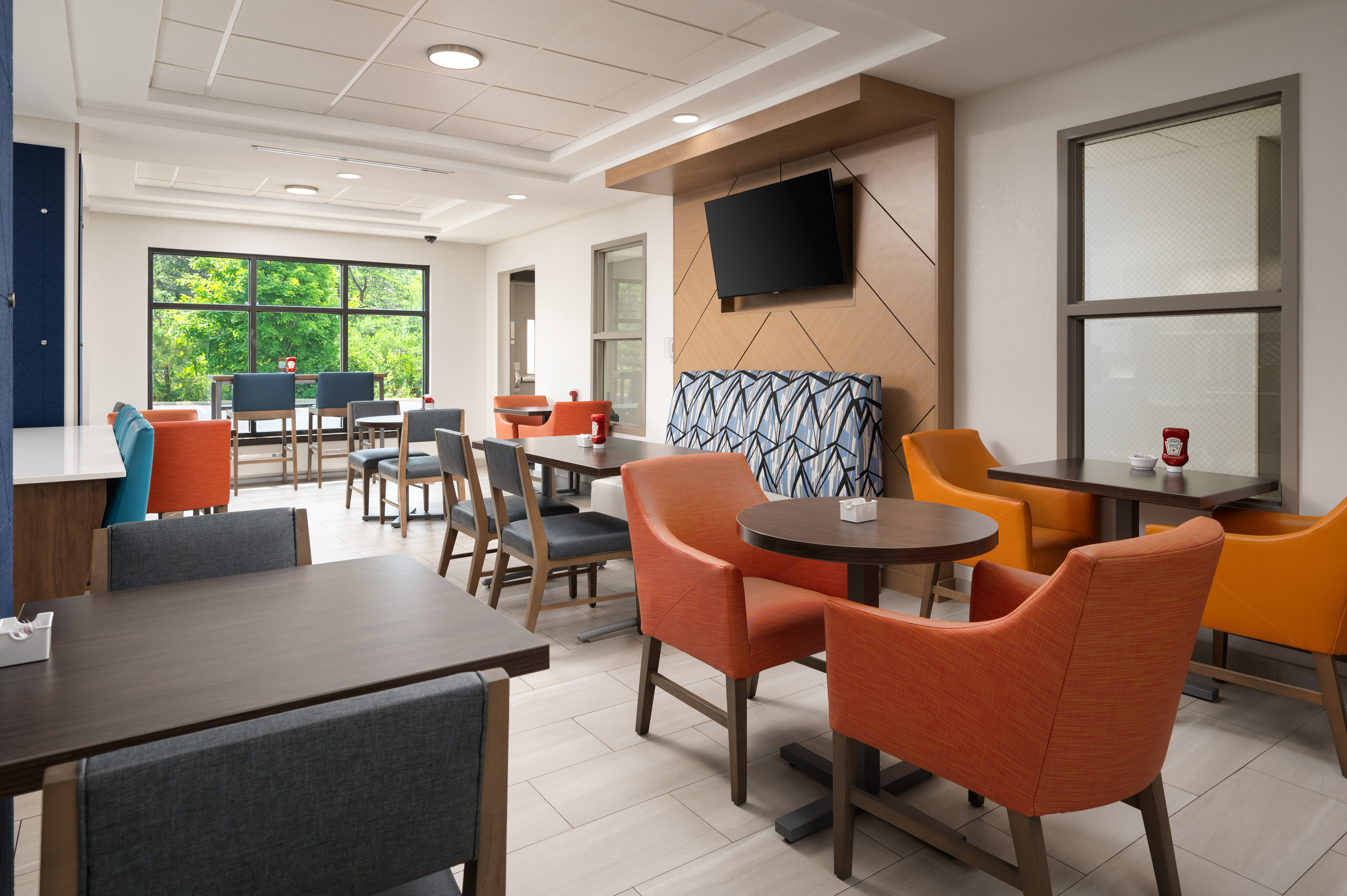 Holiday Inn Express Hotel Suites Newport South 69/79