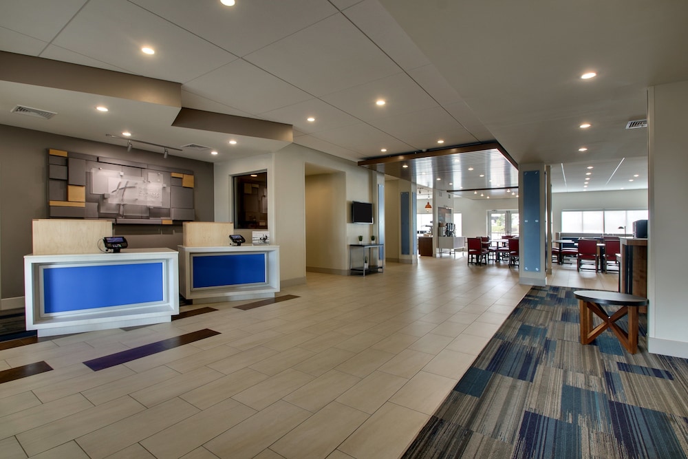 Holiday Inn Express Suites Lancaster East Strasburg 13/52