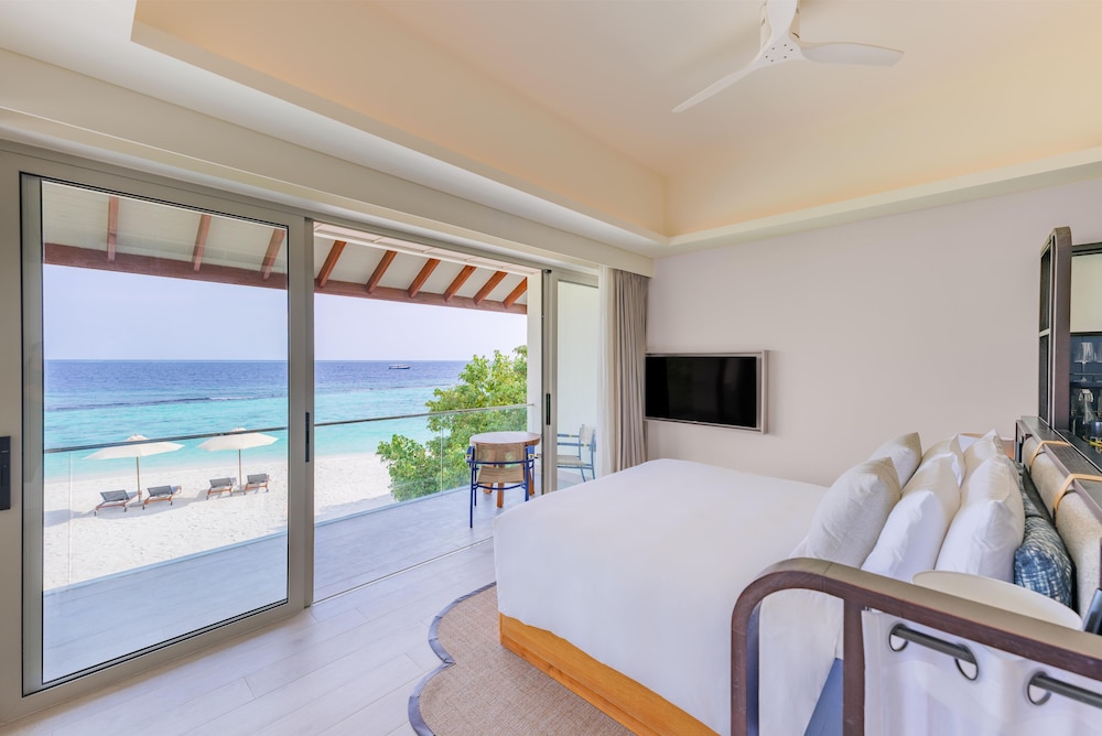 Avani+ Fares Maldives Resort 99/164