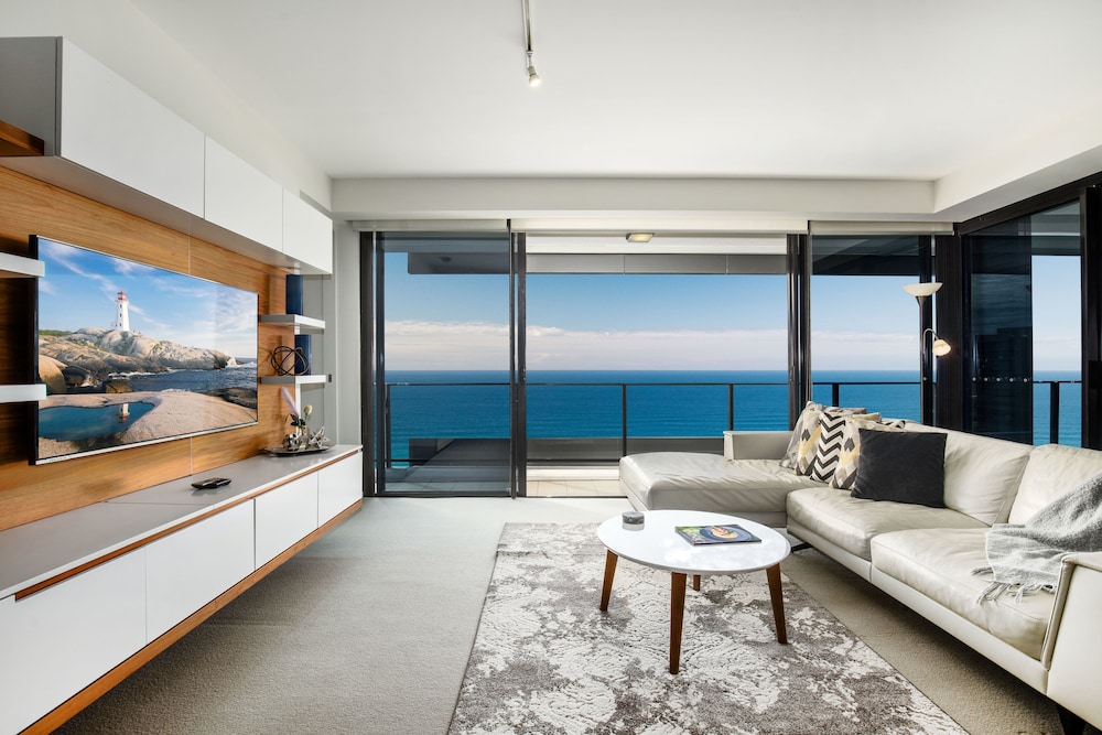 Ultra Broadbeach 40/72