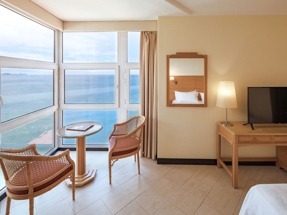 Baia Madeira Hotel - Ocean Beachfront 33/54