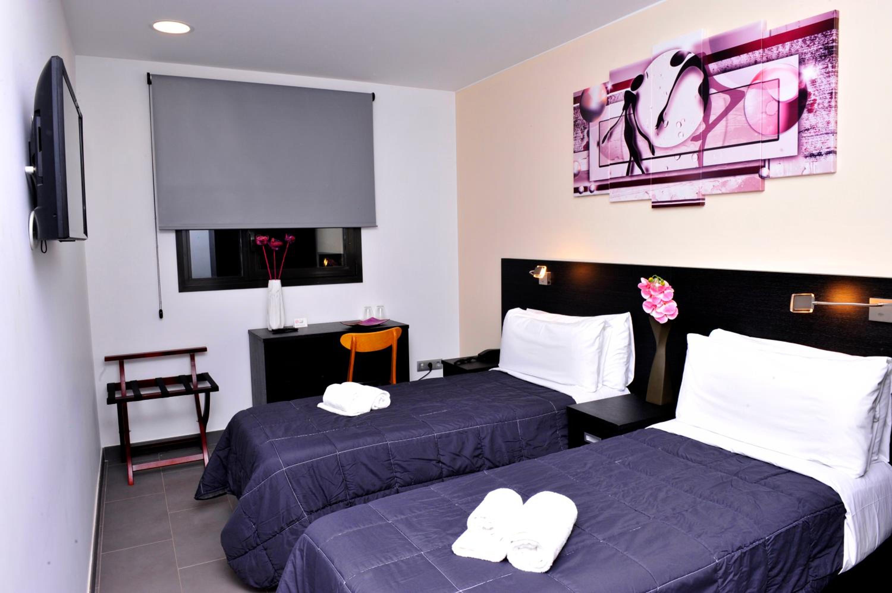 6 Bis HOTEL 14/58