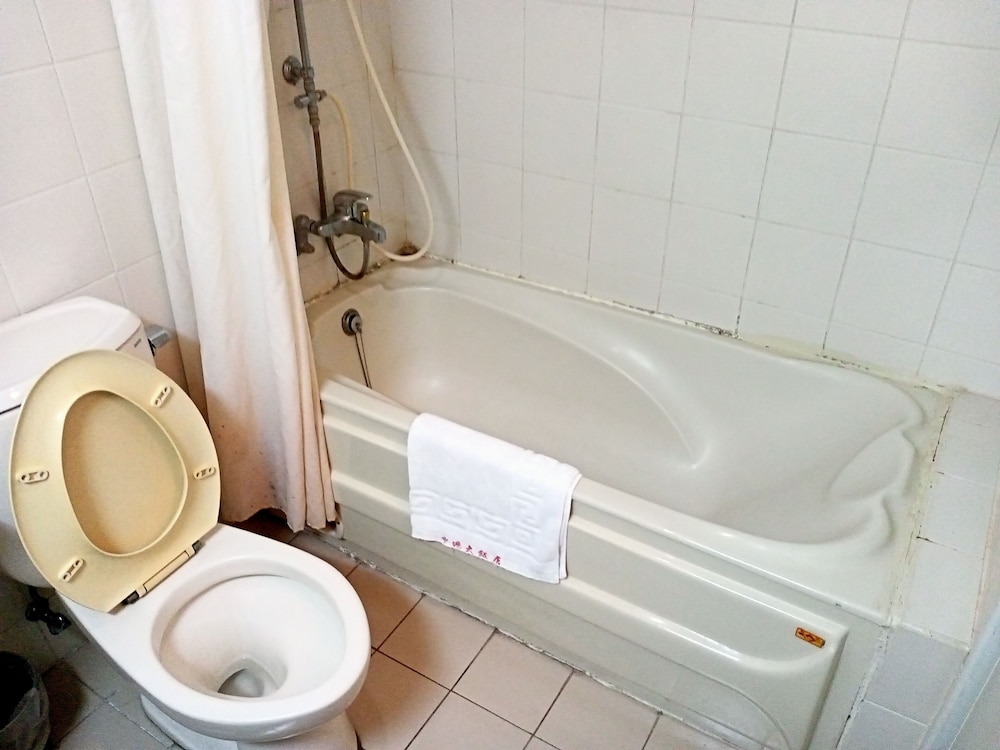 Chungli Business Hotel 47/48