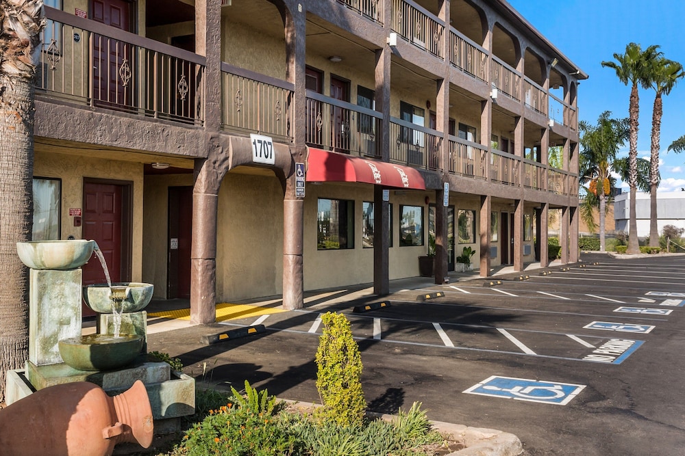 Red Roof Inn Stockton 3/33