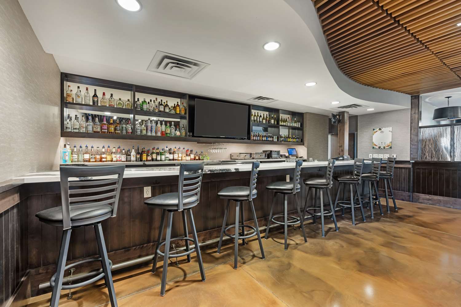 Best Western Plus Lakeview Hotel 32/48