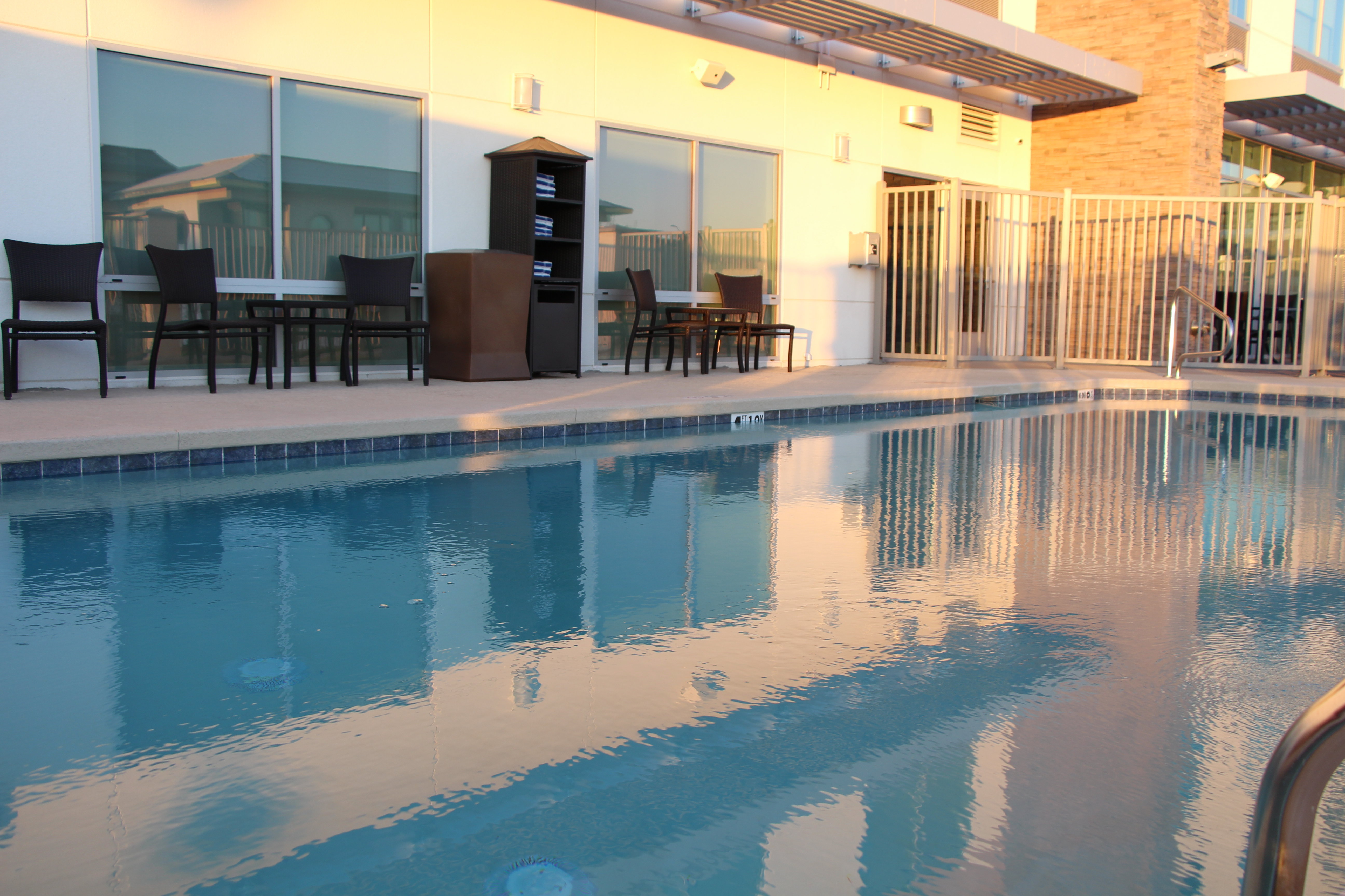 Holiday Inn Express & Suites Phoenix - Airport North 6/71