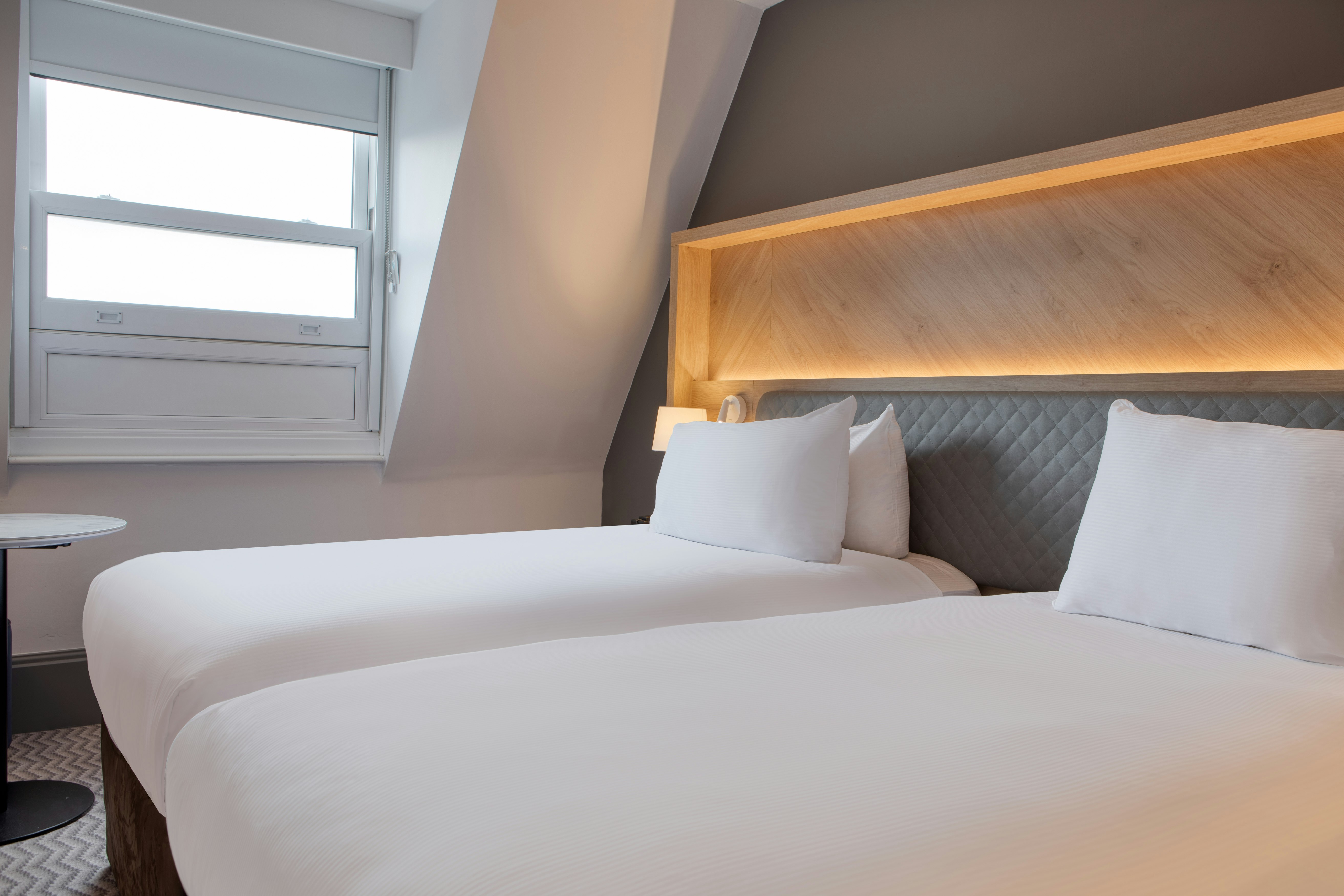 GUEST ROOM, TWIN BEDS