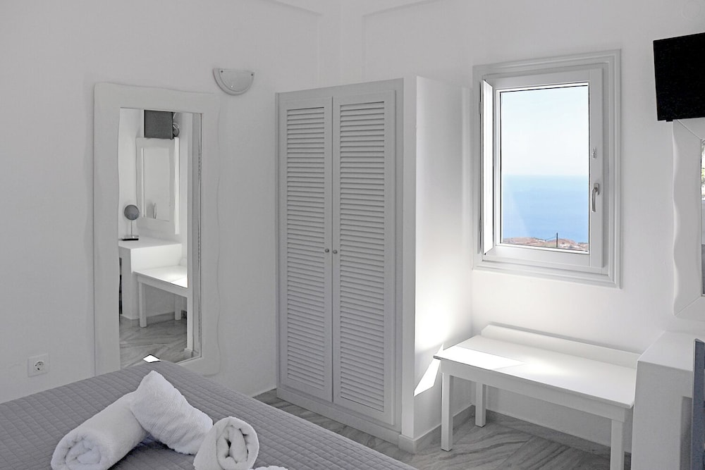 Rhapsody Traditional Apartments 16/60
