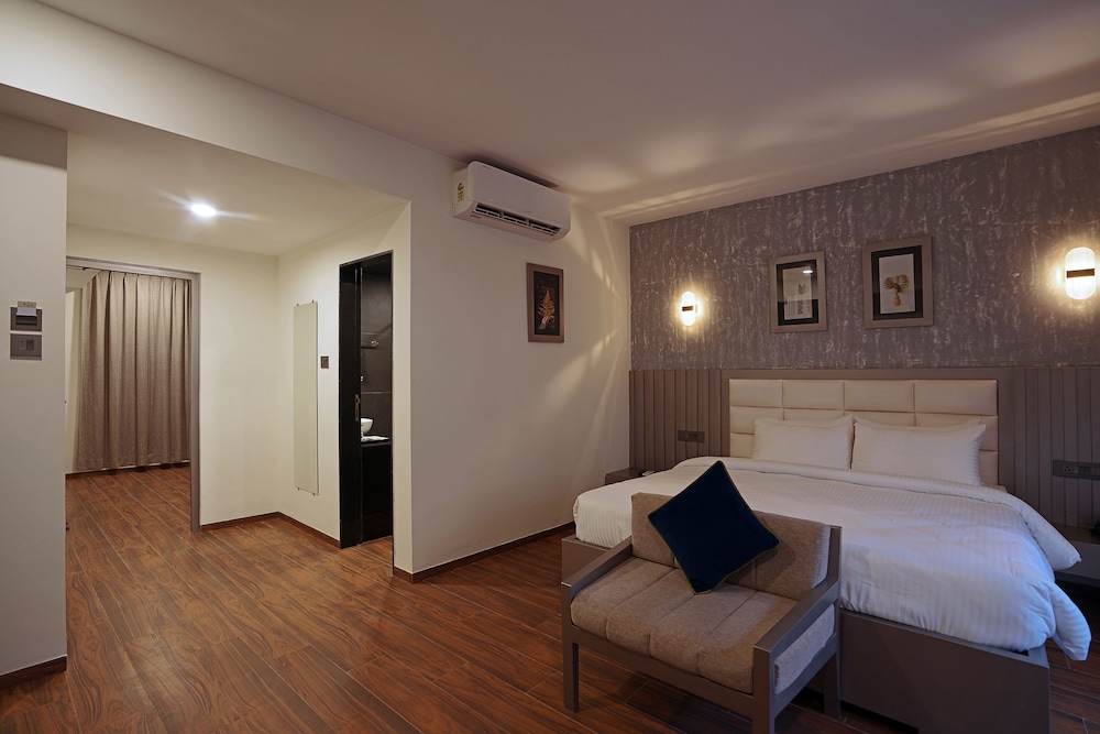 SUITE, 2 DOUBLE BEDS, POOL VIEW, BALCONY