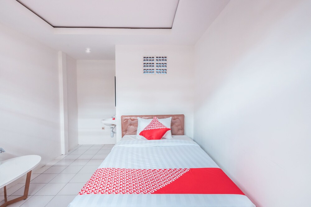 Room at Hotel O near Plaza Pondok Gede formerly Angel Homestay, BEKASI