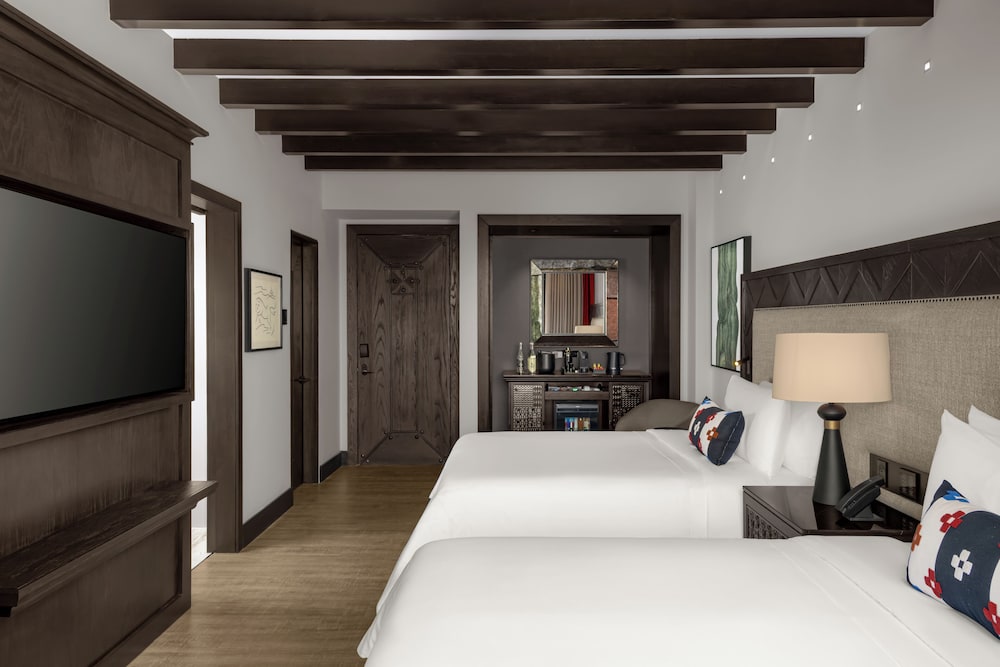 DELUXE, 2 QUEEN BEDS, PET FRIENDLY