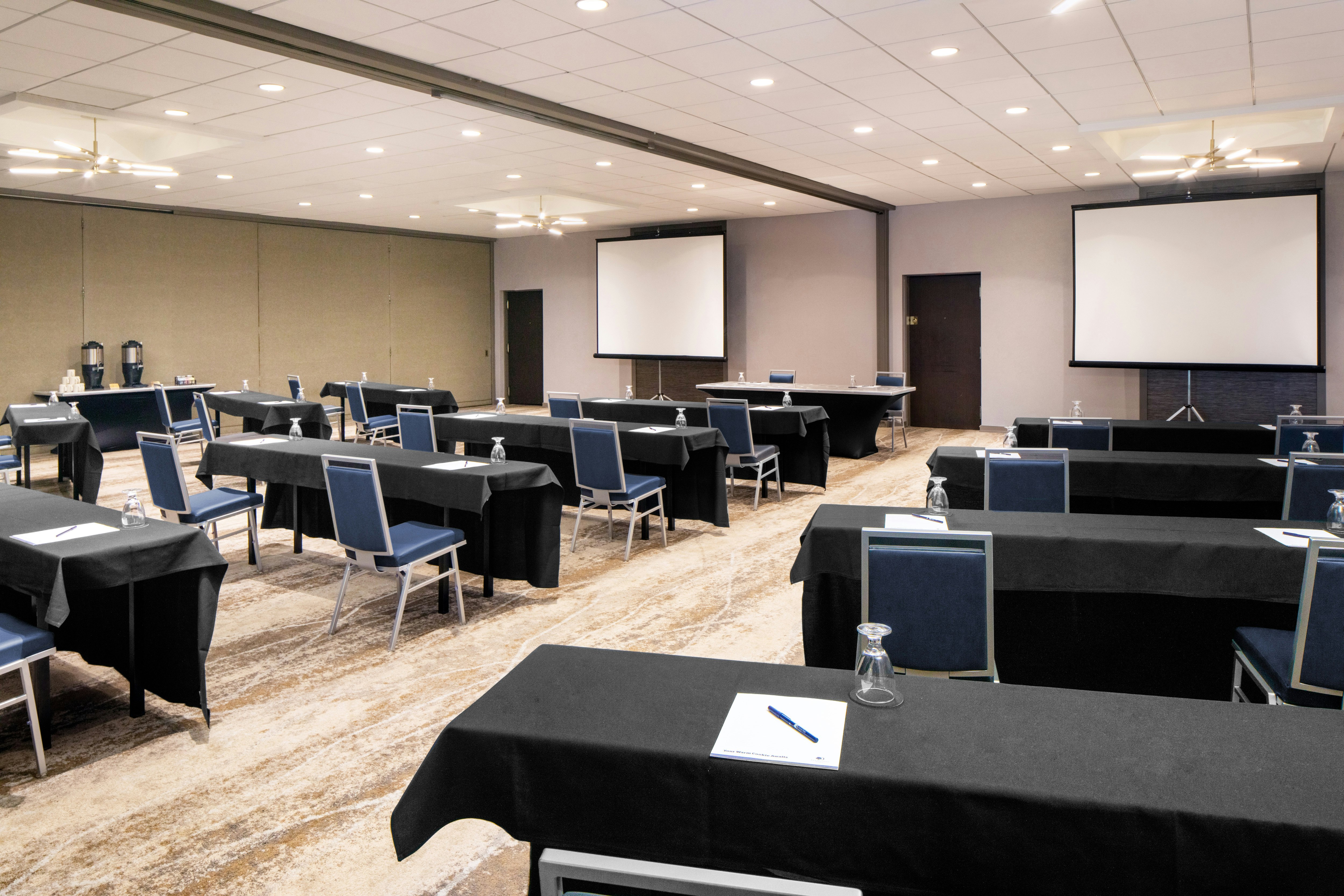 DoubleTree by Hilton Ann Arbor North (ex Holiday Inn Ann Arbor-Near The Univ. Of Mi) 38/49