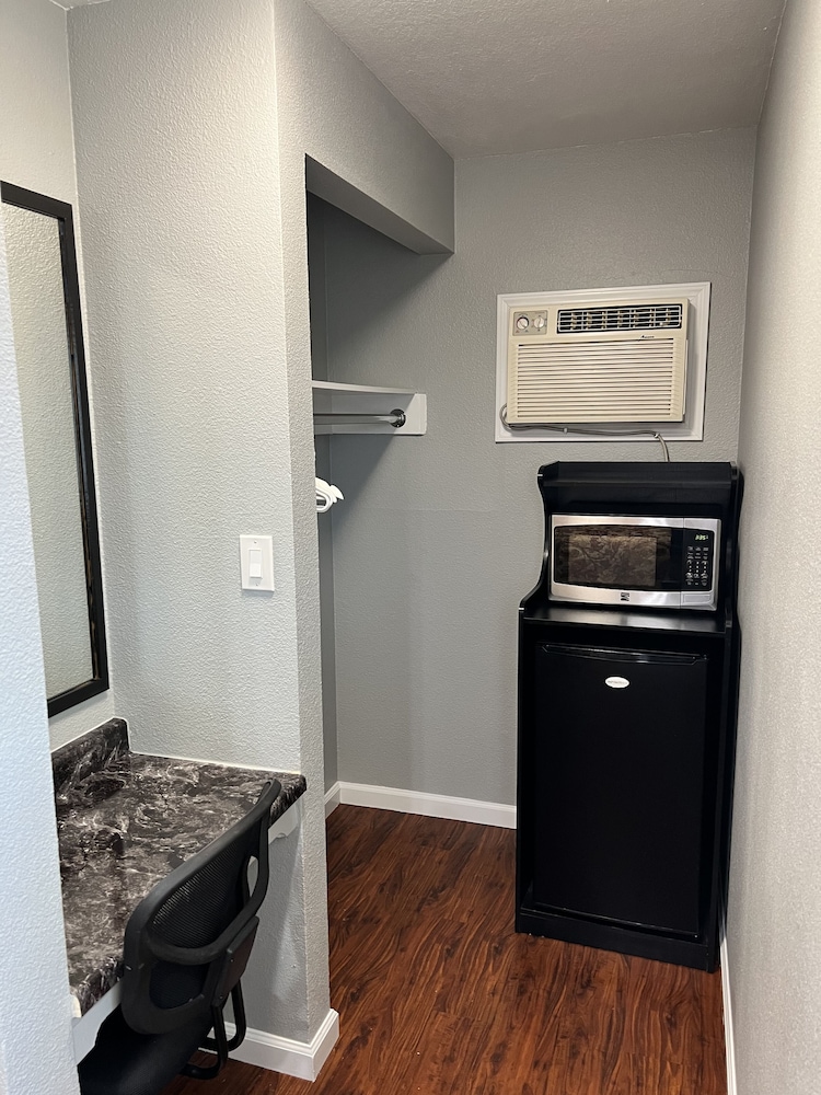 Studio Inn Livermore 10/21