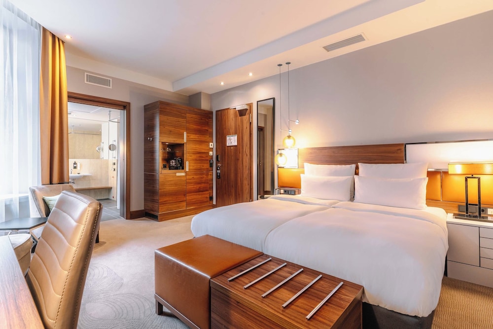 ROOM, KING BED, ACCESSIBLE