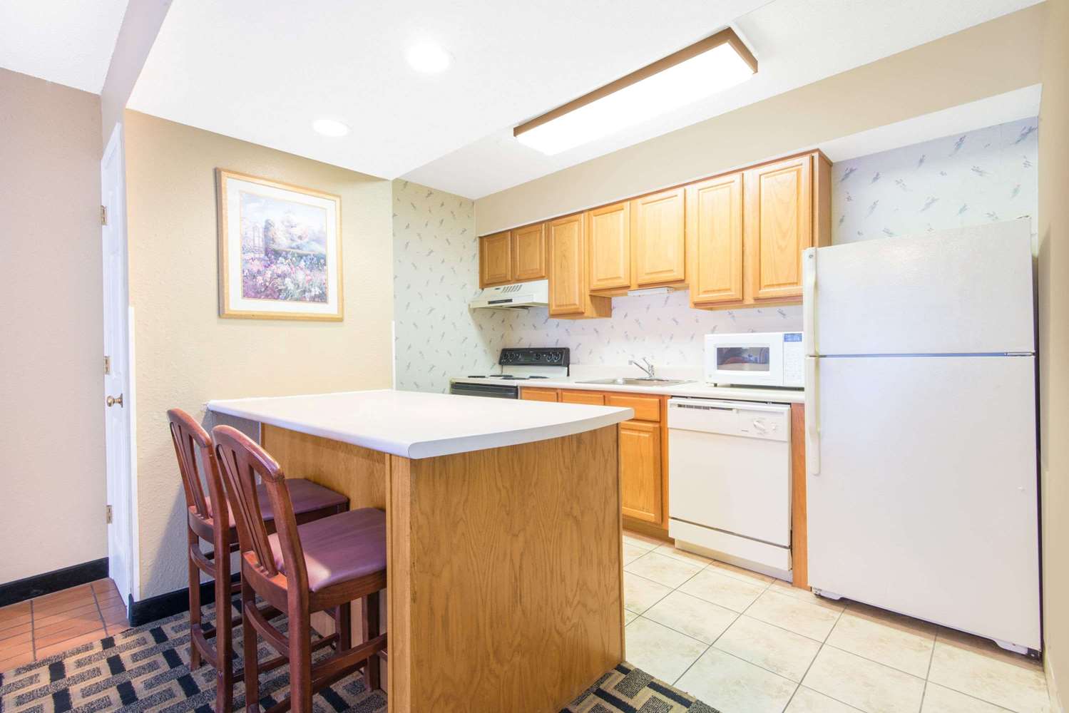 Hawthorn Suites By Wyndham Wichita East 6/35