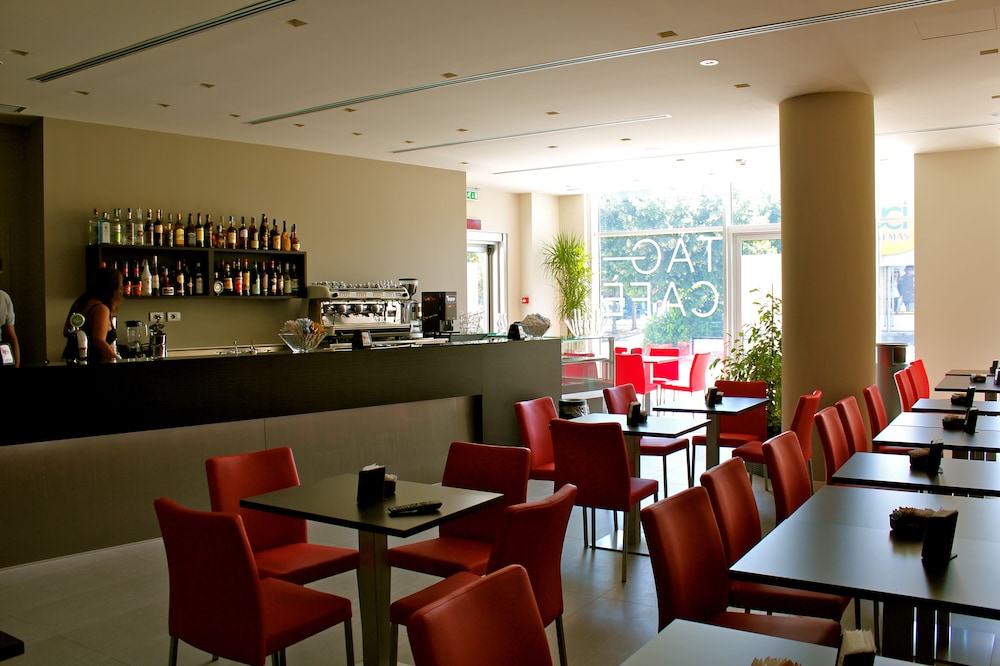 Tag Hotel 37/50