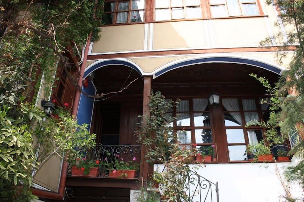 Alafrangite Hotel 4/33