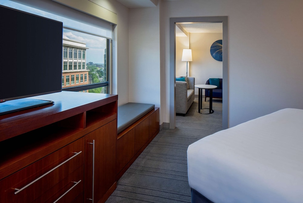 Hyatt Regency Crystal City 17/70