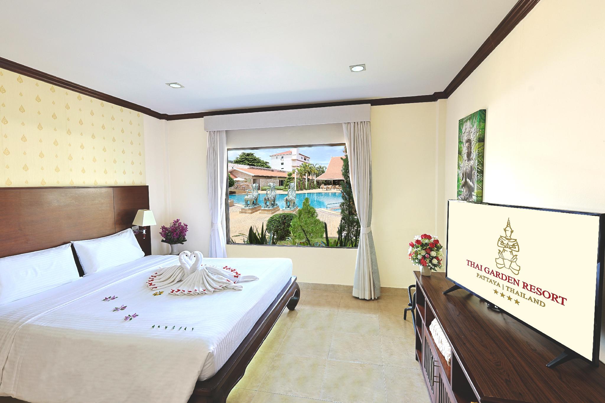1 Bedroom, King Bed, Pool Access