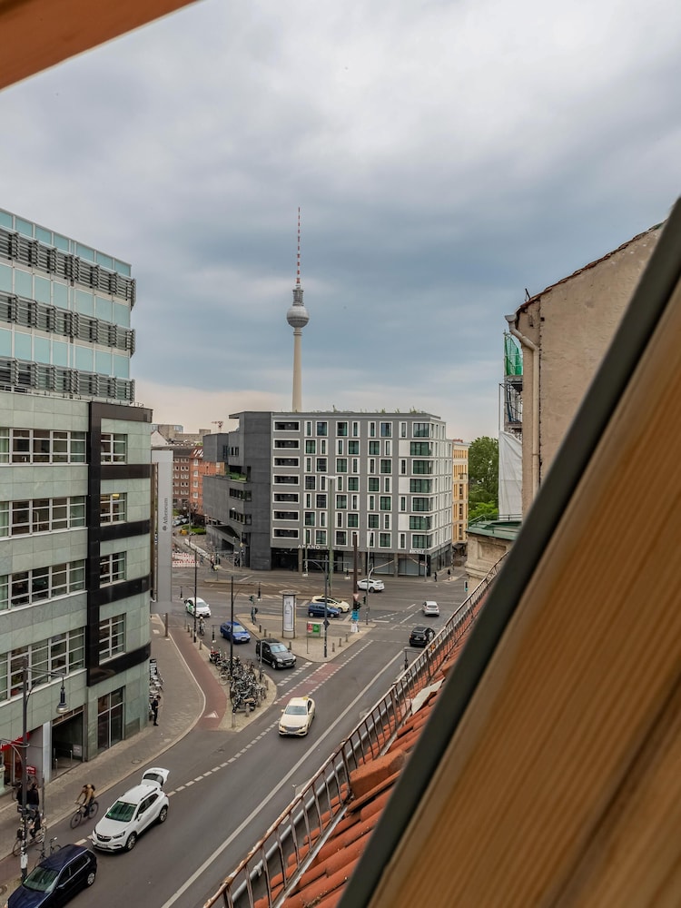 Schoenhouse Apartments 2/50