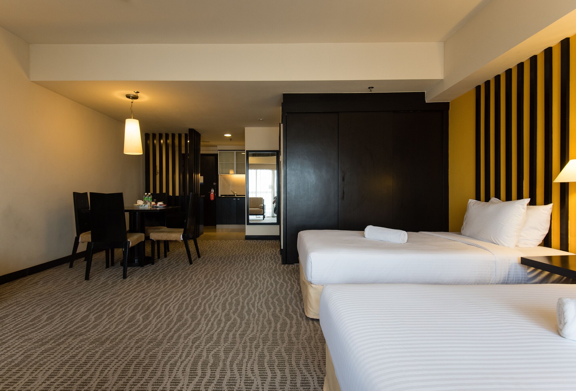 Executive, Studio, Twin Beds, Kitchenette