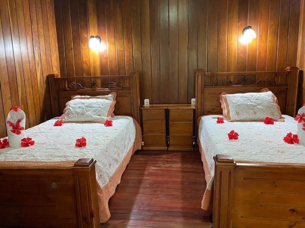 Miss Junies Lodge 10/44