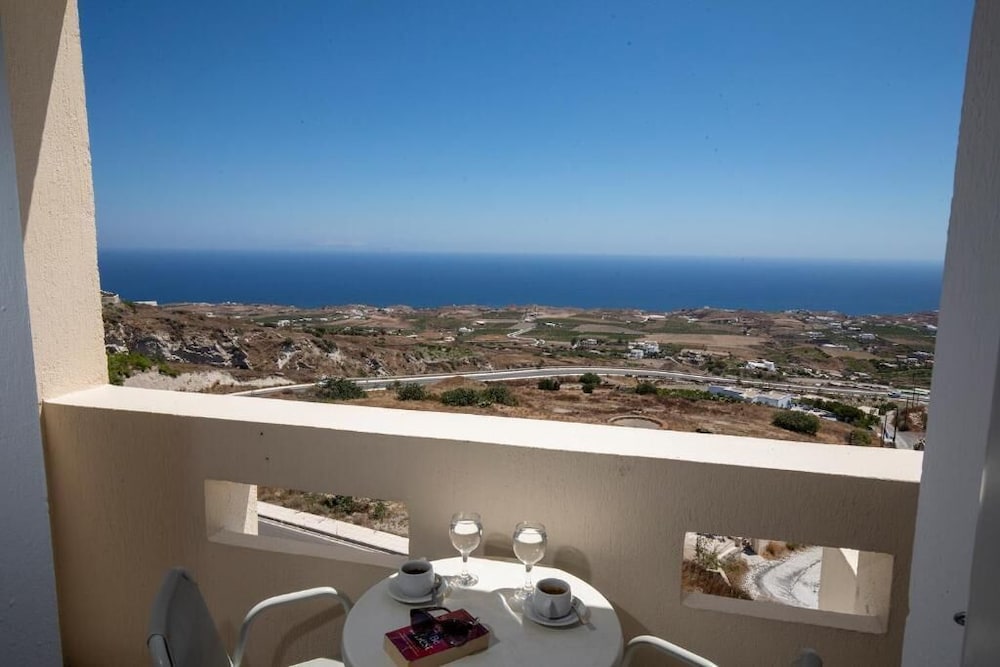 Erato Apartments Santorini 72/75