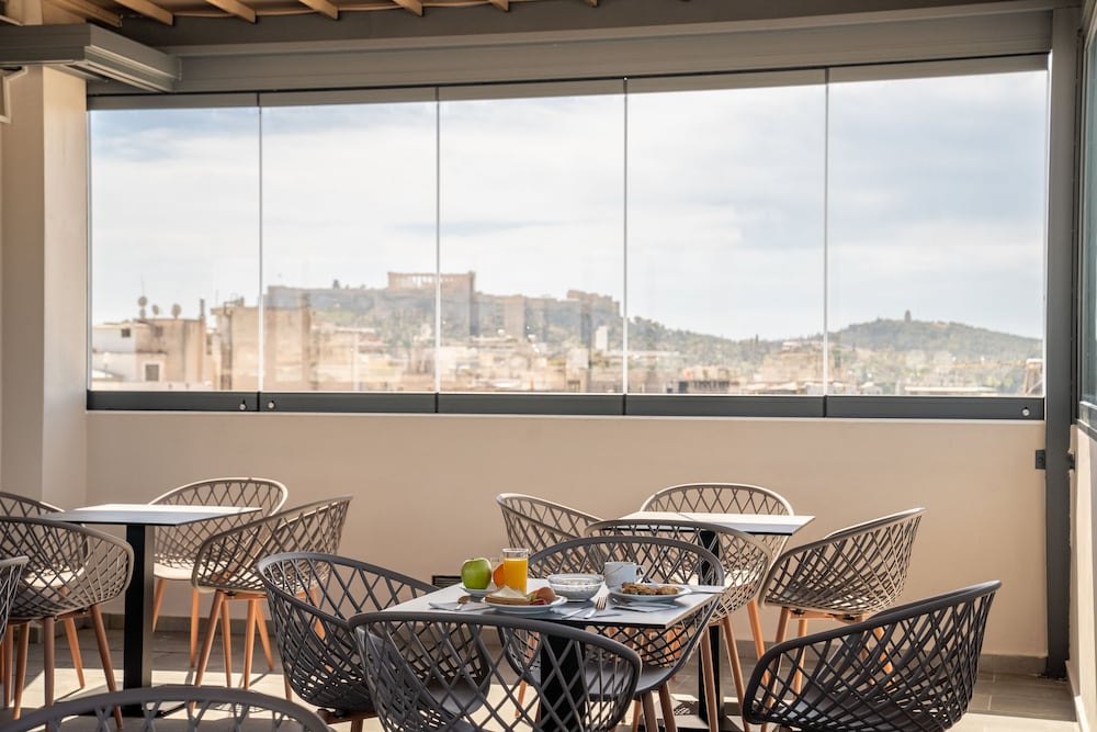 Dunlin Hotel Athens 37/48