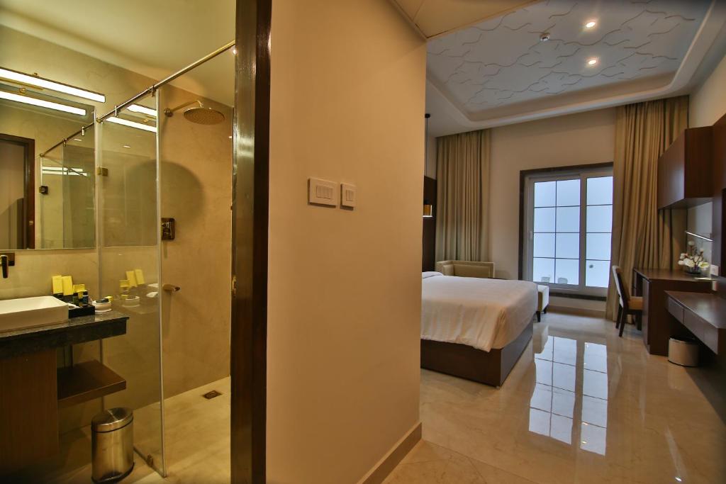 Accord Chrome Airport Hotel 19/20