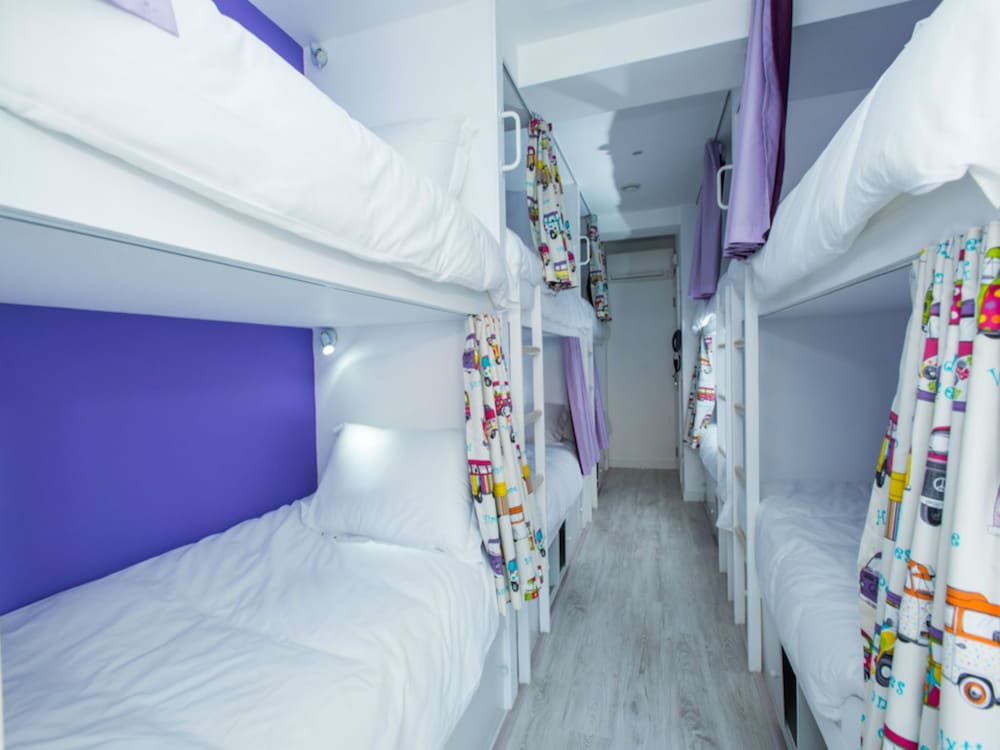 GOLDEN TRAM 242 LISBONNE HOSTEL 13/25