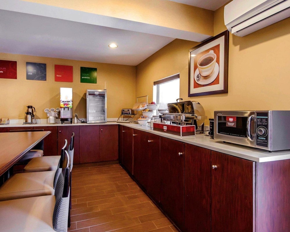 Comfort Suites Louisville East 36/38