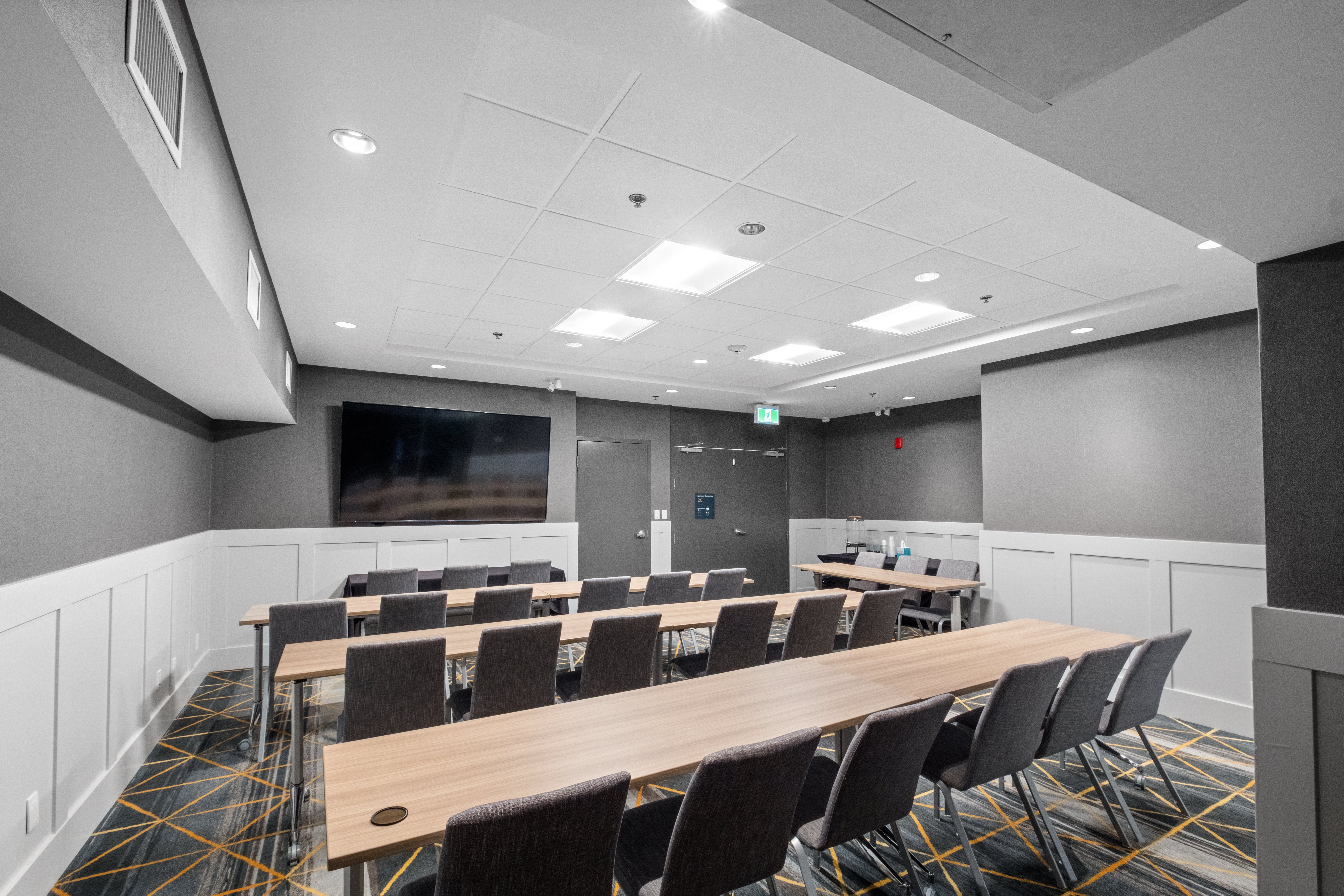 Holiday Inn Hotel Suites Surrey East Cloverdale 63/75
