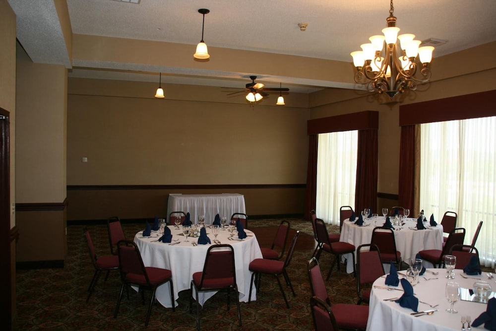 Grand Plaza Hotel 28/34
